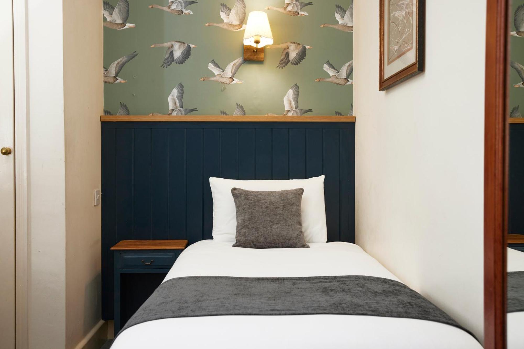 Bull Hotel By Greene King Inns ลองเมลฟอร์ด ภายนอก รูปภาพ