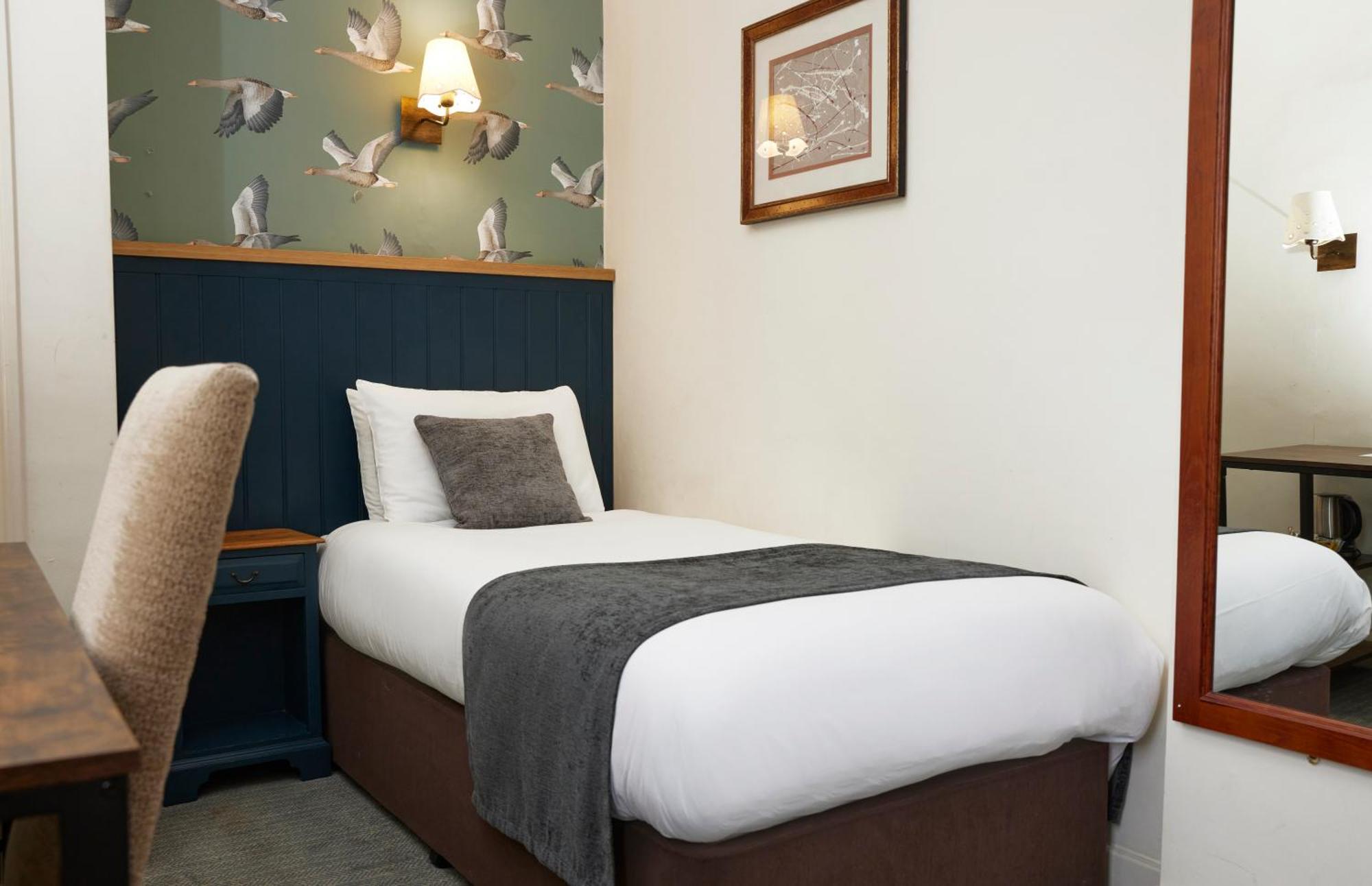 Bull Hotel By Greene King Inns ลองเมลฟอร์ด ภายนอก รูปภาพ