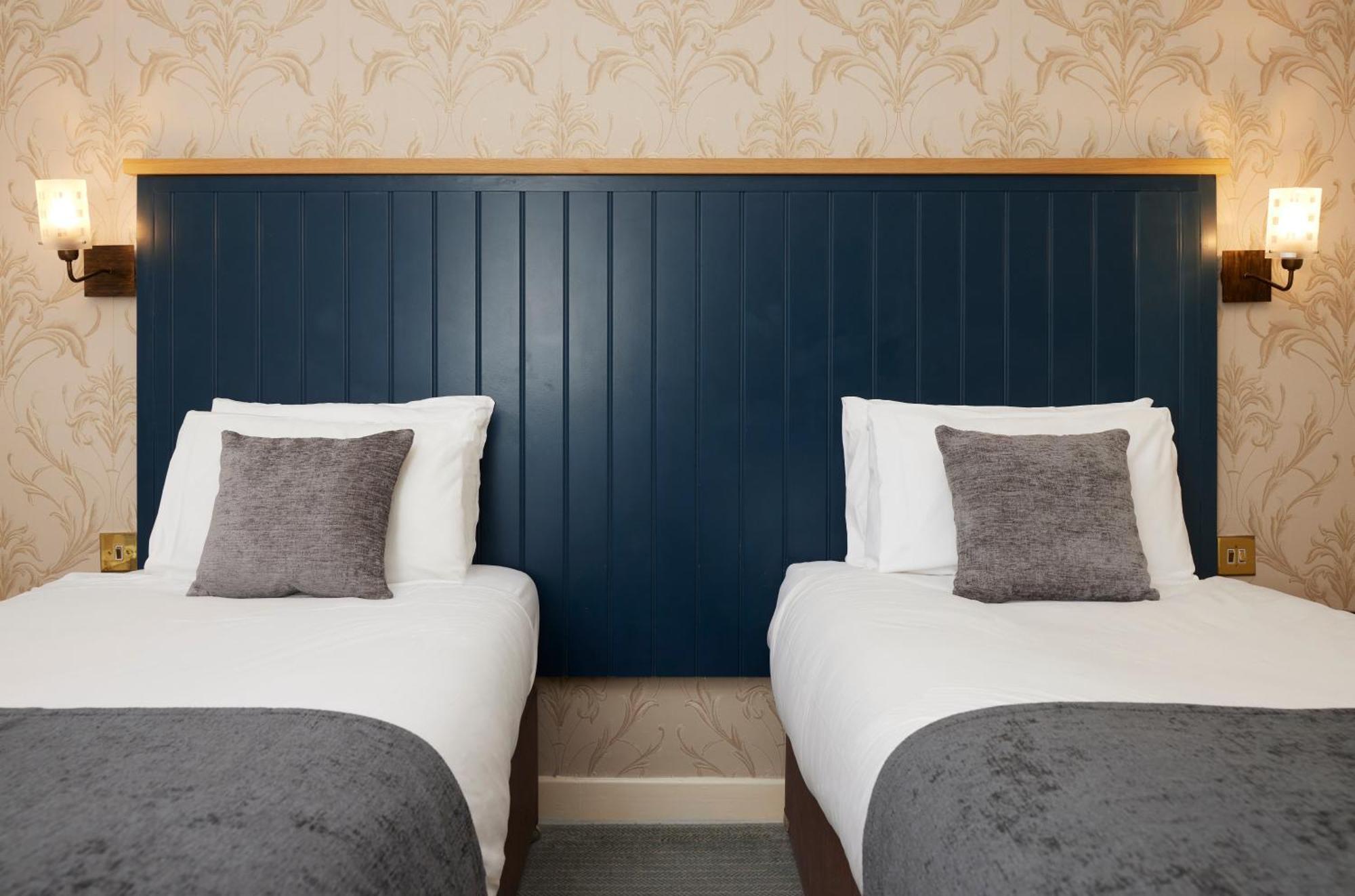 Bull Hotel By Greene King Inns ลองเมลฟอร์ด ภายนอก รูปภาพ